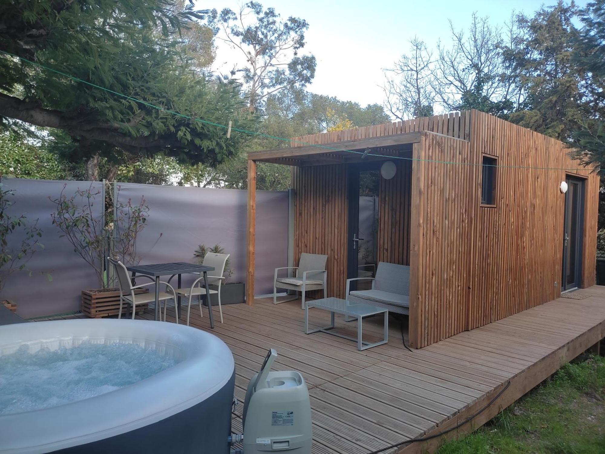 Joli Studio Climatise Avec Jacuzzi Prive Et Entree Independante Fréjus Dış mekan fotoğraf