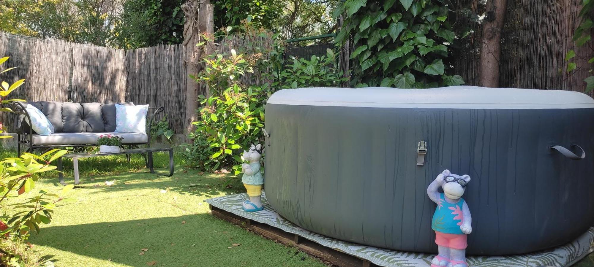 Joli Studio Climatise Avec Jacuzzi Prive Et Entree Independante Fréjus Dış mekan fotoğraf